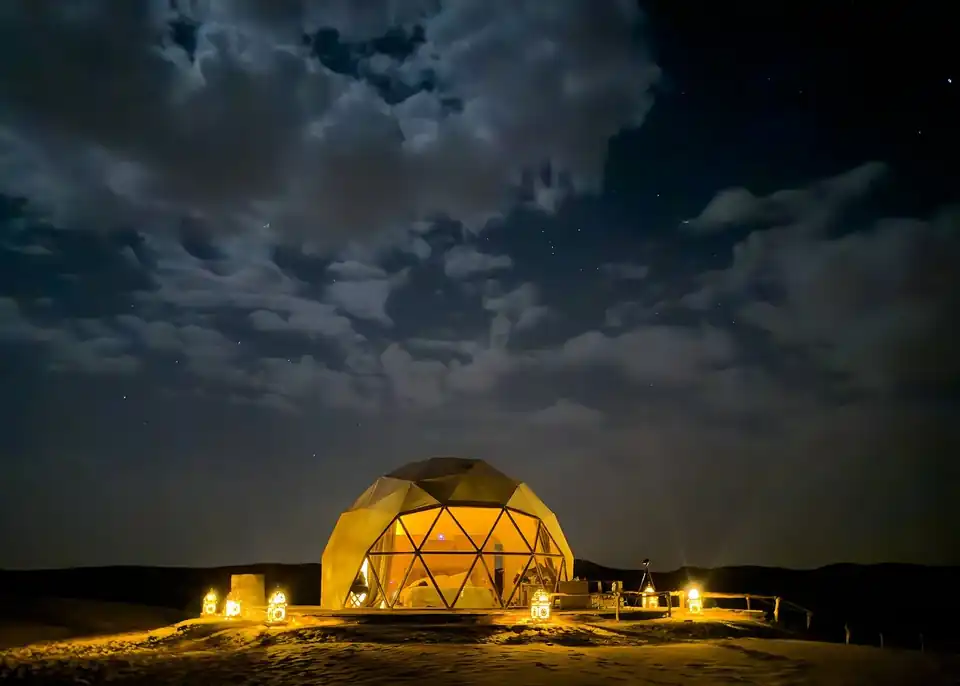 Milagro Luxury Camp at night